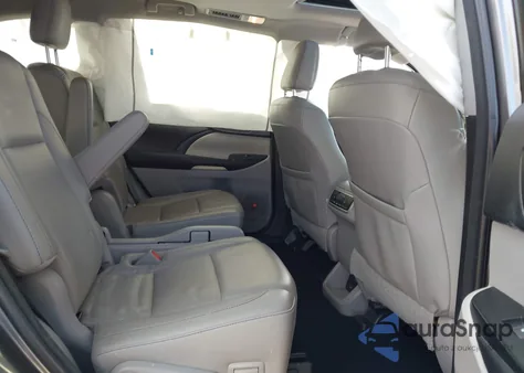 2017 Toyota Highlander Limited z USA, uszkodzony, nr VIN 5TDYZRFH8HS194943